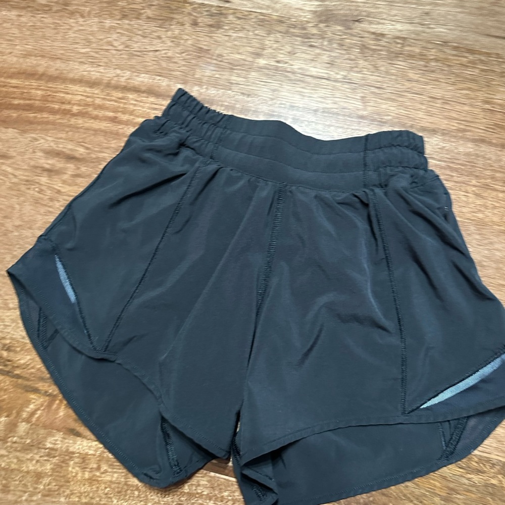 Lululemon hotty hot 4 inch size 0